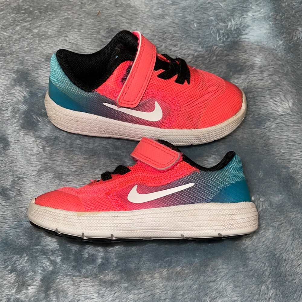 Toddler Girls 6C Nike Velcro shoes